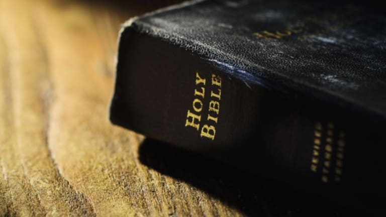 دورات الكتاب المقدس المجانية عبر الإنترنت مع شهادة إتمام