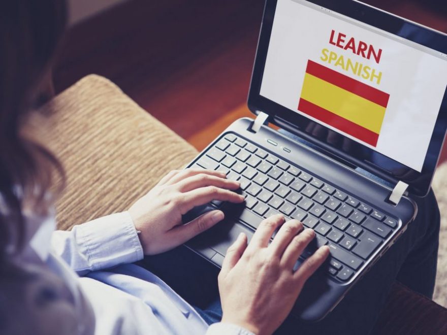 دورات مجانية على الإنترنت للغة الإسبانية